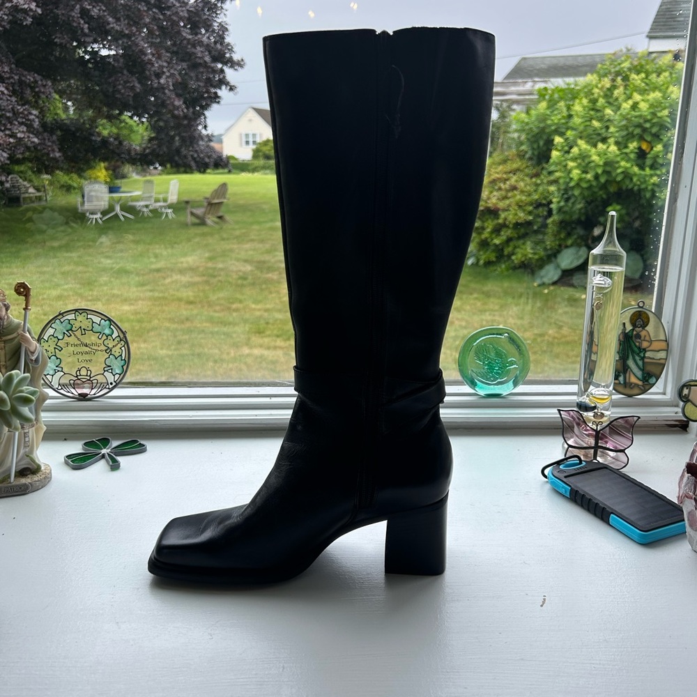 Black leather high heel dress boot